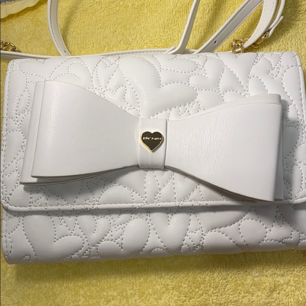 Betsy johnson white heart crossbody
